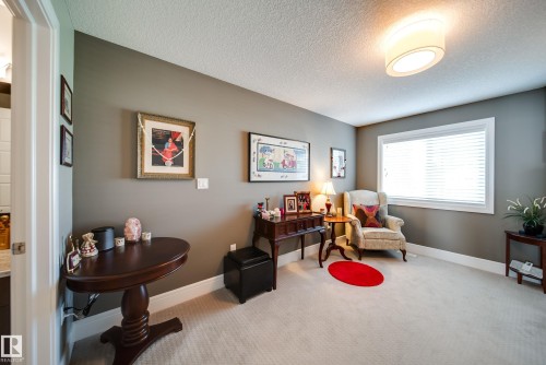 5410 Mcluhan End End, Edmonton, AB - Indoor