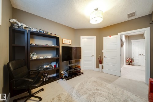 5410 Mcluhan End End, Edmonton, AB - Indoor