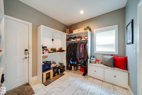 5410 Mcluhan End End, Edmonton, AB - Indoor