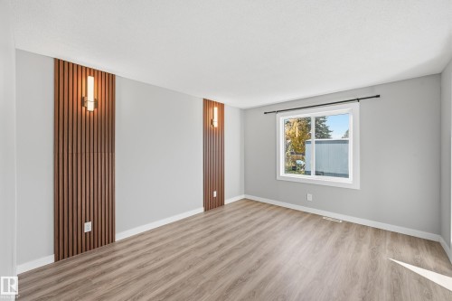 2 Cliff Crescent, Edmonton, AB - Indoor Photo Showing Other Room