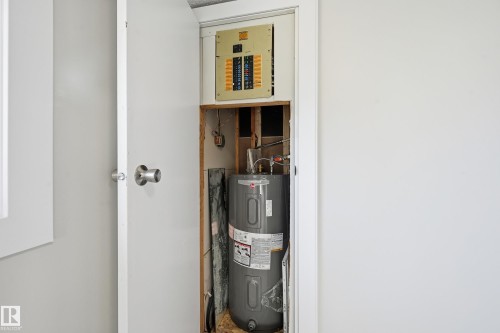 2 Cliff Crescent, Edmonton, AB - Indoor Photo Showing Basement