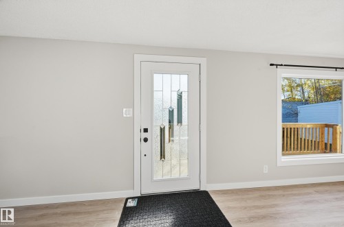 2 Cliff Crescent, Edmonton, AB - Indoor Photo Showing Other Room