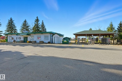 2 Cliff Crescent, Edmonton, AB - Outdoor