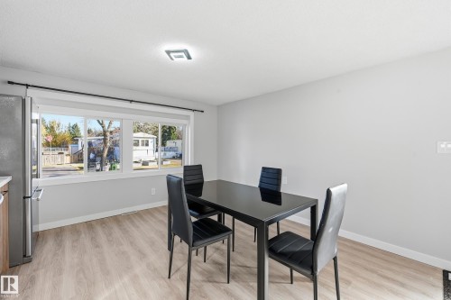 2 Cliff Crescent, Edmonton, AB - Indoor Photo Showing Dining Room