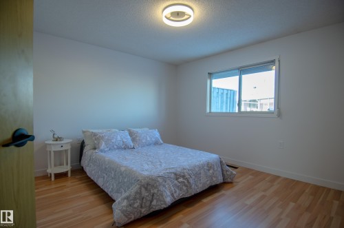 15571 59A Street, Edmonton, AB - Indoor Photo Showing Bedroom