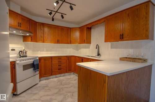 15571 59A Street, Edmonton, AB - Indoor Photo Showing Kitchen