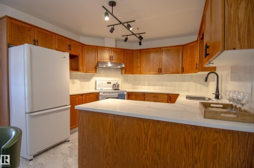 15571 59A Street, Edmonton, AB - Indoor Photo Showing Kitchen