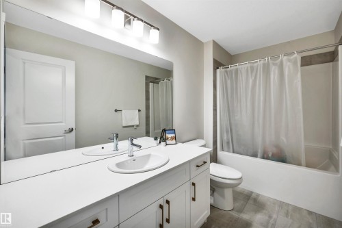 4930 Kinney Road, Edmonton, AB - Indoor Photo Showing Bathroom