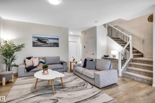 4930 Kinney Road, Edmonton, AB - Indoor Photo Showing Living Room