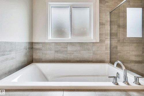 4930 Kinney Road, Edmonton, AB - Indoor Photo Showing Bathroom