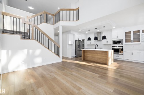 1713 Crossbill Loop Nw, Edmonton, AB - Indoor Photo Showing Kitchen