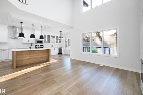 1713 Crossbill Loop Nw, Edmonton, AB - Indoor Photo Showing Kitchen