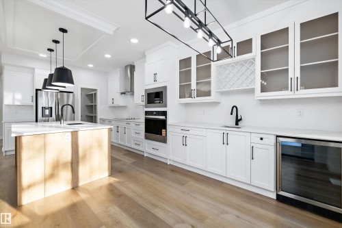 1713 Crossbill Loop Nw, Edmonton, AB - Indoor Photo Showing Kitchen With Upgraded Kitchen