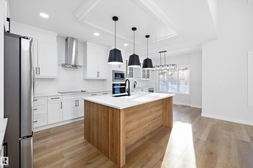 1713 Crossbill Loop Nw, Edmonton, AB - Indoor Photo Showing Kitchen With Upgraded Kitchen