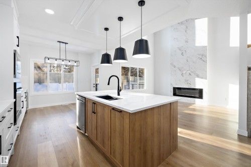 1713 Crossbill Loop Nw, Edmonton, AB - Indoor Photo Showing Kitchen With Double Sink With Upgraded Kitchen