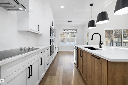 1713 Crossbill Loop Nw, Edmonton, AB - Indoor Photo Showing Kitchen With Upgraded Kitchen