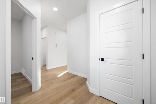 1713 Crossbill Loop Nw, Edmonton, AB - Indoor Photo Showing Other Room