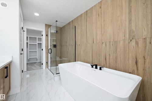 1713 Crossbill Loop Nw, Edmonton, AB - Indoor Photo Showing Bathroom
