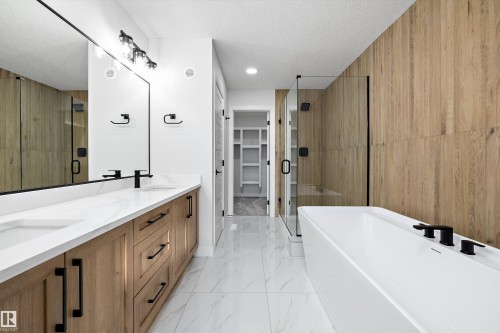 1713 Crossbill Loop Nw, Edmonton, AB - Indoor Photo Showing Bathroom
