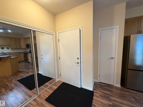 Foyer featuring dark wood-style flooring and a textured ceiling - 321 4304 139 Avenue, Edmonton, AB - Indoor Photo Showing Kitchen