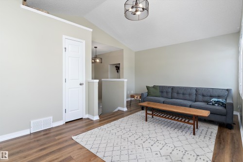 16 Sutherland Street, Leduc, AB - Indoor Photo Showing Other Room