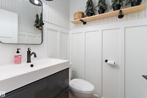 16 Sutherland Street, Leduc, AB - Indoor Photo Showing Bathroom