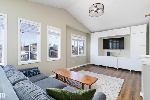 16 Sutherland Street, Leduc, AB - Indoor Photo Showing Living Room