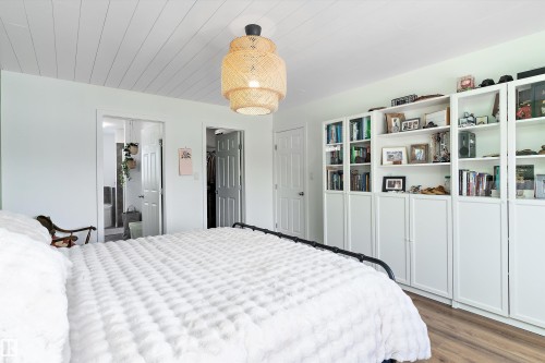 16 Sutherland Street, Leduc, AB - Indoor Photo Showing Bedroom