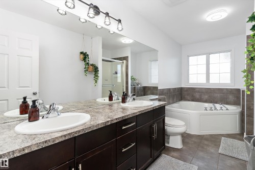 16 Sutherland Street, Leduc, AB - Indoor Photo Showing Bathroom