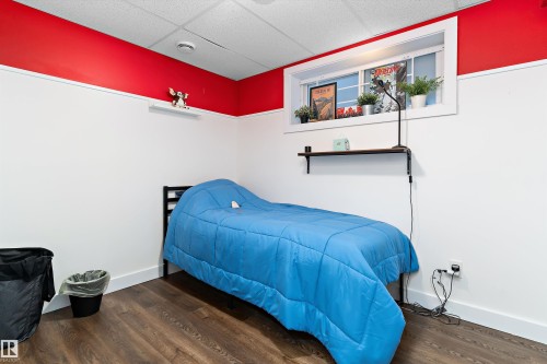16 Sutherland Street, Leduc, AB - Indoor Photo Showing Bedroom