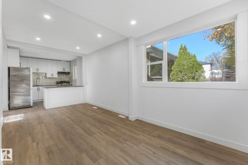 11932 91 Street, Edmonton, AB - Indoor Photo Showing Kitchen
