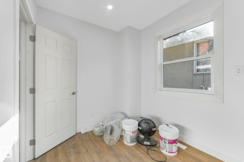 11932 91 Street, Edmonton, AB - Indoor