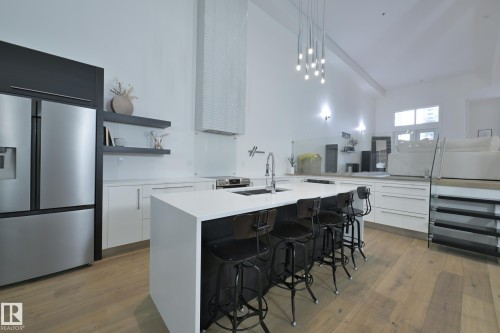 403 10154 103 Street, Edmonton, AB - Indoor Photo Showing Kitchen With Double Sink With Upgraded Kitchen