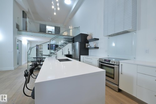 403 10154 103 Street, Edmonton, AB - Indoor Photo Showing Kitchen With Double Sink With Upgraded Kitchen