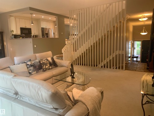 15114 45 Avenue, Edmonton, AB - Indoor Photo Showing Living Room