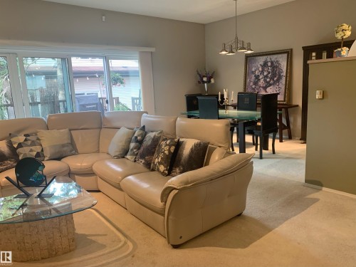 15114 45 Avenue, Edmonton, AB - Indoor Photo Showing Living Room