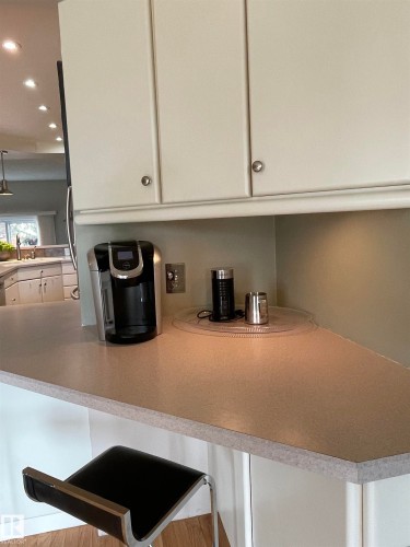 15114 45 Avenue, Edmonton, AB - Indoor Photo Showing Kitchen