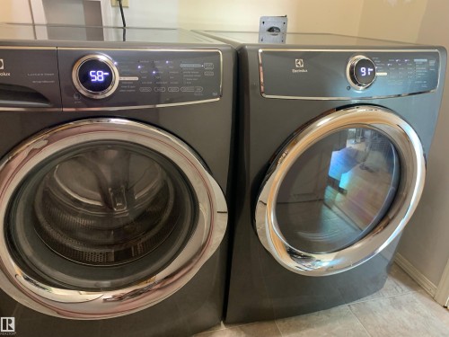 15114 45 Avenue, Edmonton, AB - Indoor Photo Showing Laundry Room