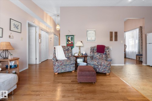 1548 54 Street, Edmonton, AB - Indoor Photo Showing Living Room