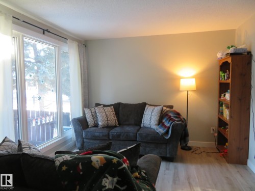 3103 109 Street, Edmonton, AB - Indoor Photo Showing Living Room