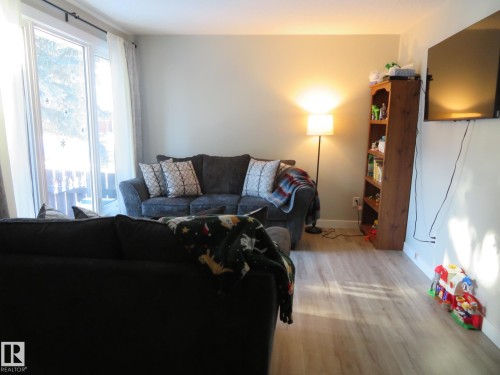 3103 109 Street, Edmonton, AB - Indoor Photo Showing Living Room