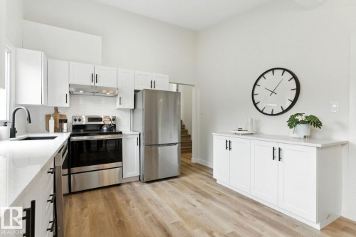 1 Sylvan Drive, St. Albert, AB - Indoor Photo Showing Kitchen With Upgraded Kitchen