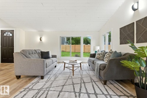 1 Sylvan Drive, St. Albert, AB - Indoor Photo Showing Living Room