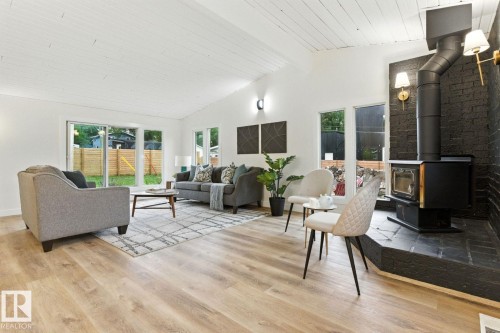 1 Sylvan Drive, St. Albert, AB - Indoor Photo Showing Living Room