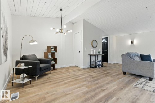 1 Sylvan Drive, St. Albert, AB - Indoor Photo Showing Living Room