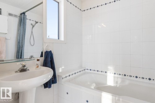 6508 109 Avenue, Edmonton, AB - Indoor Photo Showing Bathroom