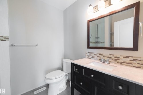 10204 113 Avenue, Edmonton, AB - Indoor Photo Showing Bathroom