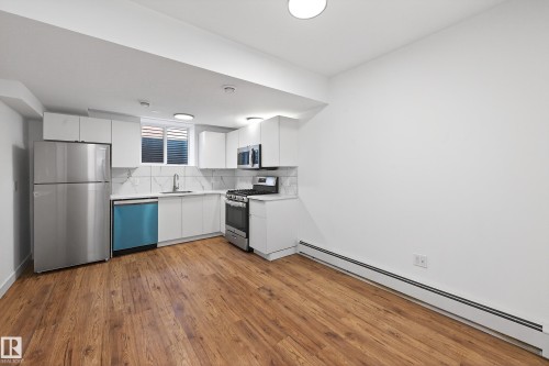 10204 113 Avenue, Edmonton, AB - Indoor Photo Showing Kitchen