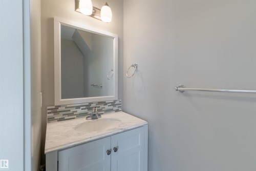 10204 113 Avenue, Edmonton, AB - Indoor Photo Showing Bathroom