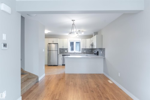 10204 113 Avenue, Edmonton, AB - Indoor Photo Showing Kitchen